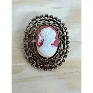 Vintage Cameo Brooch 